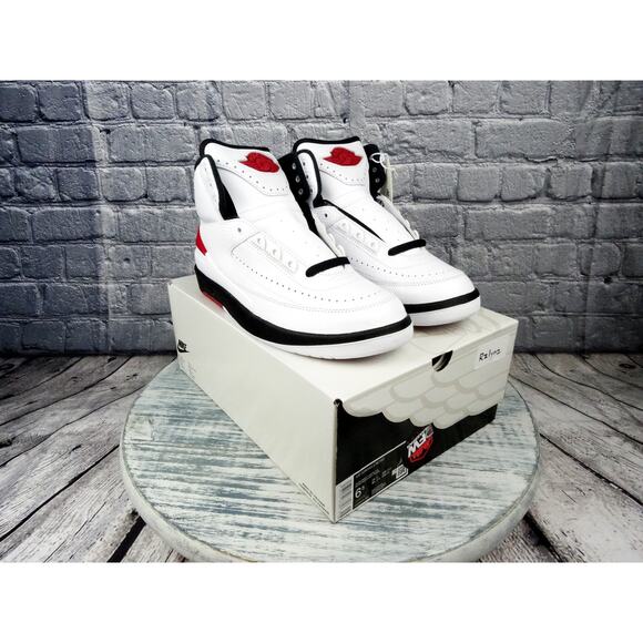 Air Jordan 2 Retro OG Chicago White/University Red-Black Men Size 6.5 NIB